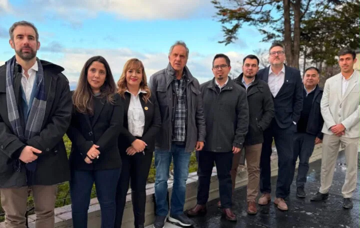 Daniel Scioli y legisladores fueguinos en la apertura de la temporada invernal en Ushuaia
