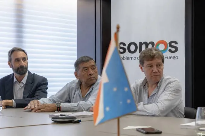 Luis Sosa, secretario general del Sindicato de Petróleo y Gas Privado, en conferencia de prensa