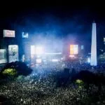 Casa Rosada iluminada con la bandera argentina y la Selección