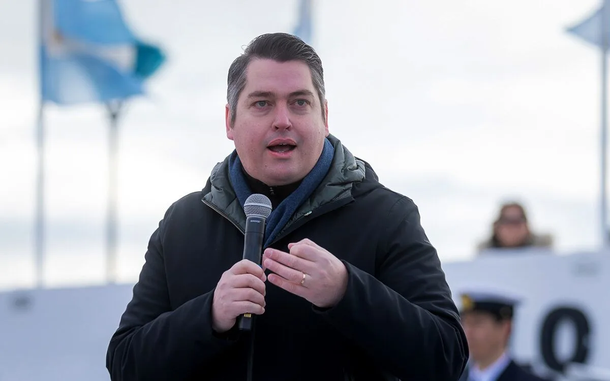 Intendente Martín Pérez junto a veteranos de Malvinas en Río Grande