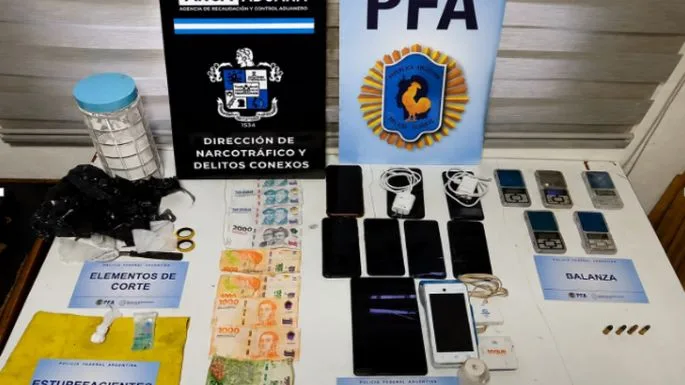 Policías federales durante allanamiento en vivienda de Chacra II, Río Grande