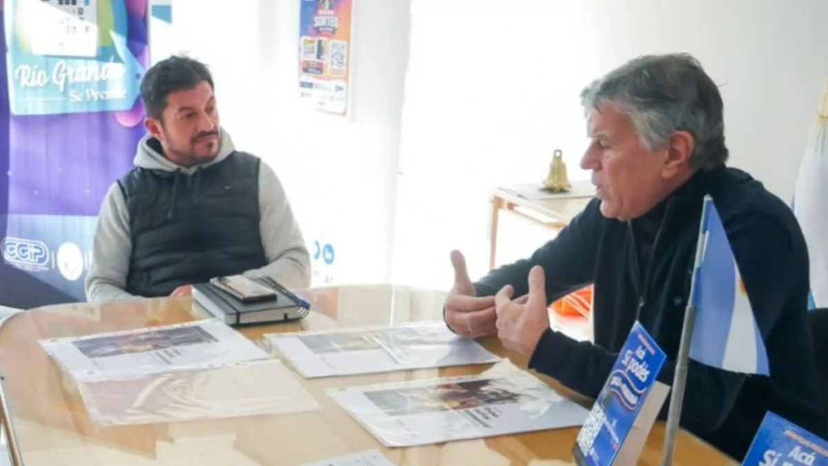 Fernando Padilla en entrevista radial junto a representantes de la Cámara de Comercio de Río Grande