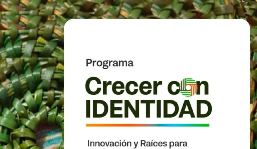Acto de lanzamiento del programa Crecer con Identidad en Casa de Gobierno con autoridades provinciales