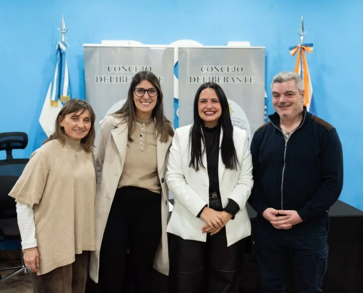 Concejala Alejandra Arce en conferencia de prensa junto al Cabo Domingo de Río Grande