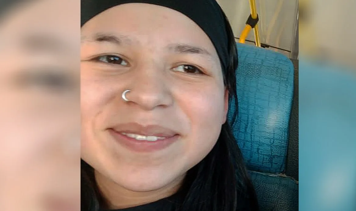 Afiche de búsqueda con foto de Liz Yanira Jofre Oyarzo, adolescente de 13 años de Río Grande