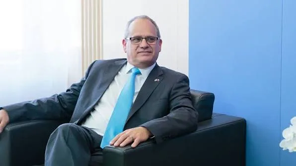 Embajador israelí Eyal Sela durante entrevista en Buenos Aires