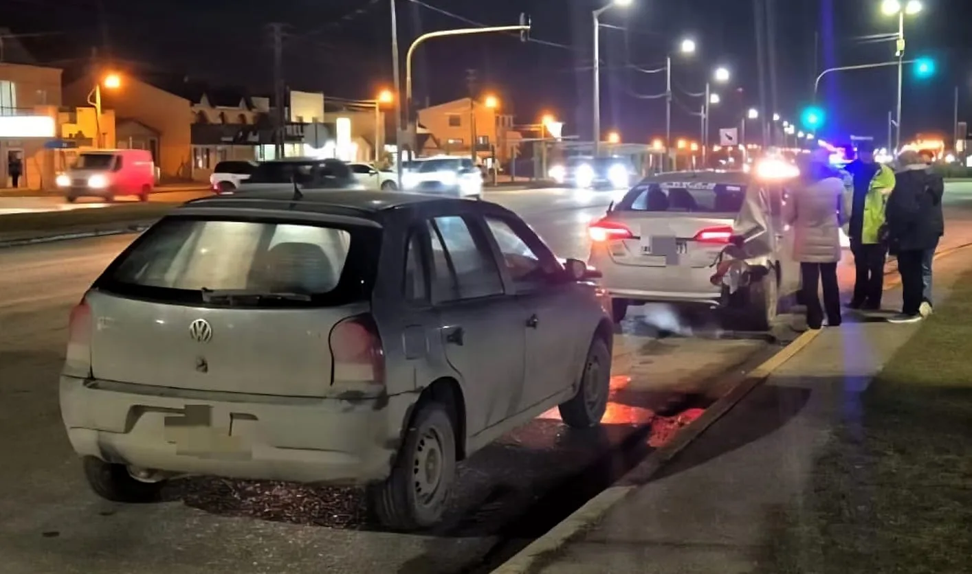 Vehículos colisionados en Ruta 3 de Río Grande con presencia policial