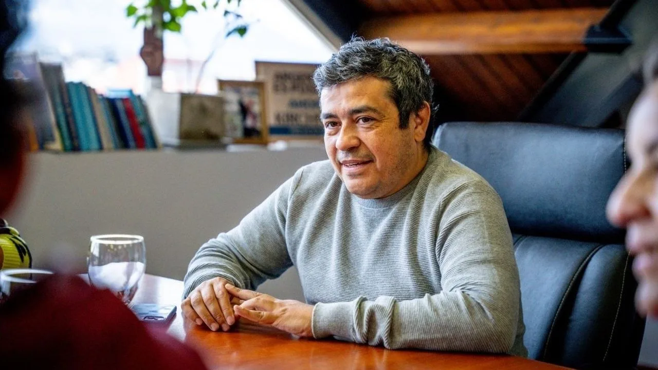 Legislador Iriarte en sesión de la Legislatura Provincial de Tierra del Fuego