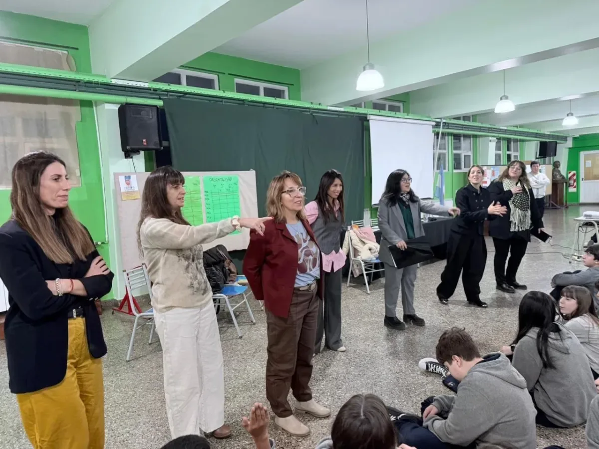 Estudiantes del Colegio Don Bosco de Ushuaia durante charla del Poder Judicial sobre riesgos en internet