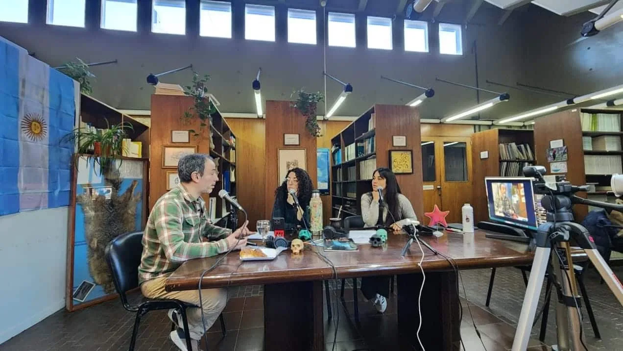Conferencistas y público en el lanzamiento de Ciencia en Fuego 2024 en Ushuaia