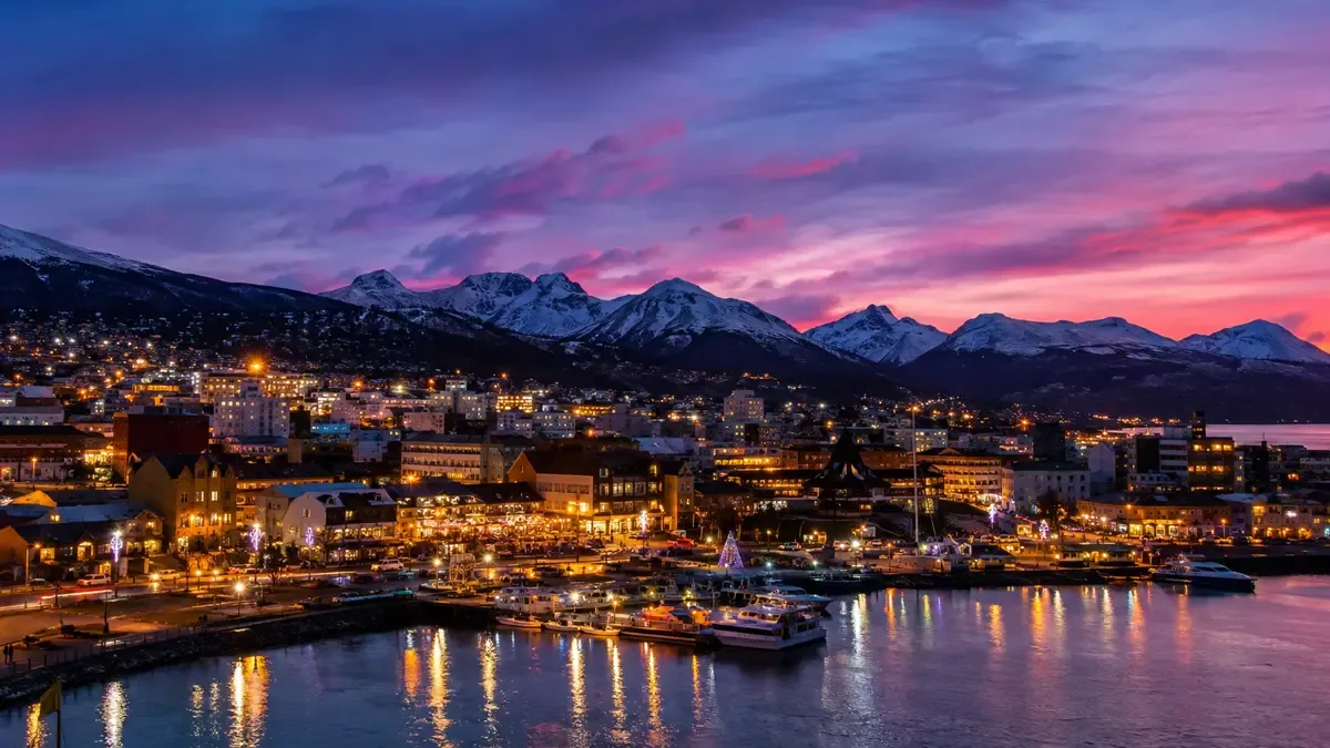 Atardecer prolongado sobre Ushuaia durante una celebración