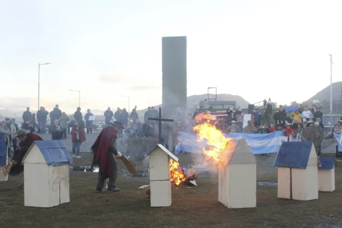 Ushuaia recordó el 214° aniversario del Éxodo Jujeño con quema simbólica