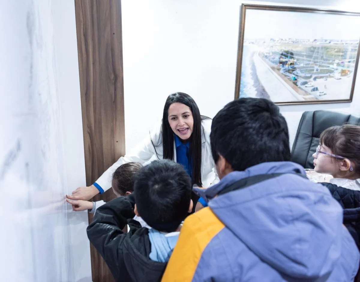 Arce recibió a alumnos de la Escuela 44 por su proyecto de seguridad vial y accesibilidad