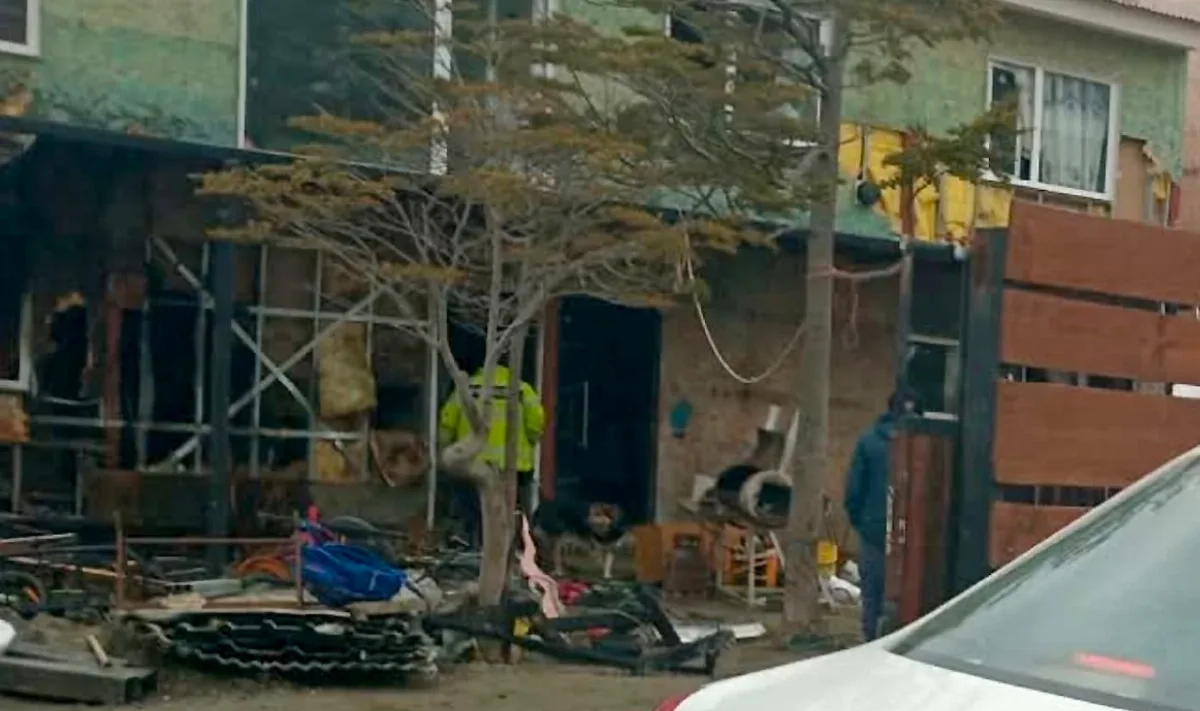 Incendio en vivienda de Ushuaia: vecinos contuvieron las llamas hasta la llegada de los bomberos