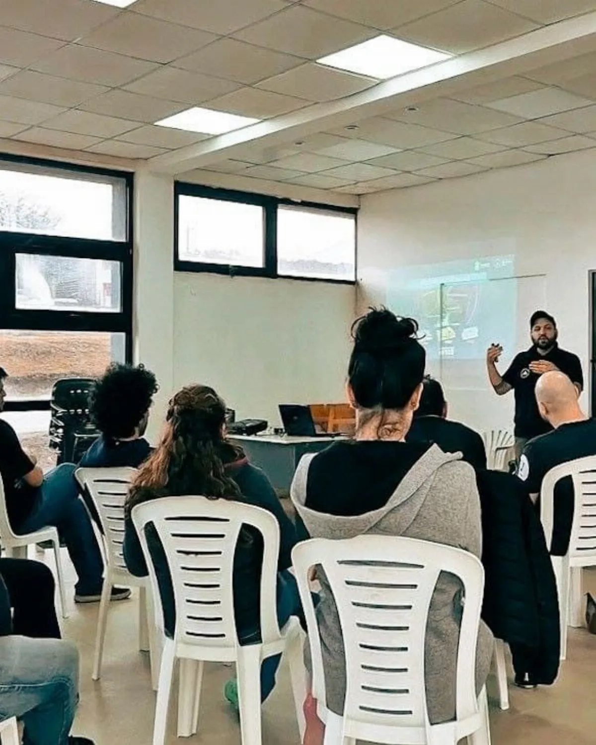 Capacitan en Ushuaia al personal del Natatorio Municipal en prevención sísmica