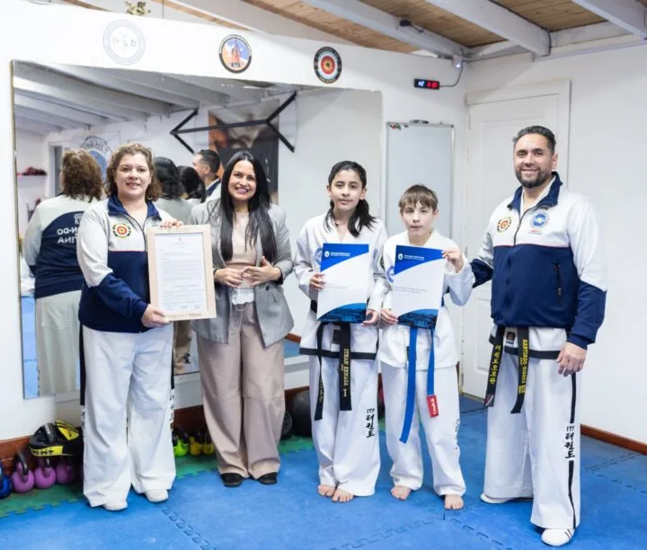 Concejala Arce reconoció a los taekwondistas riograndenses Wayrich y Ernaga