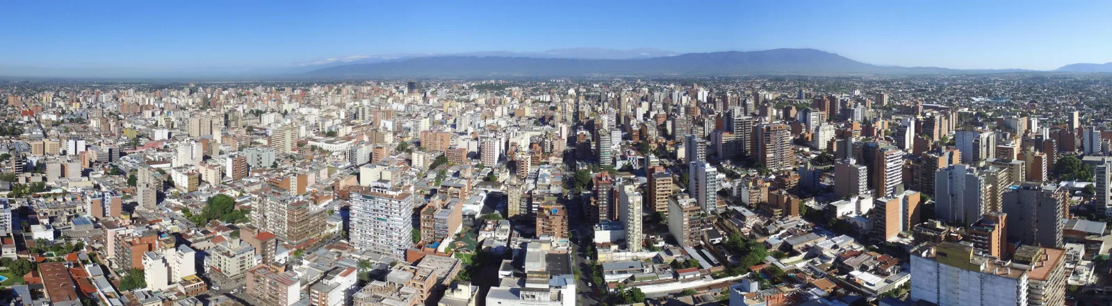 Vista panorámica del área central de San Miguel de Tucumán.