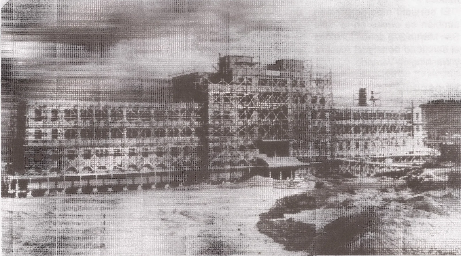 Hospital Zonal de Comodoro Rivadavia, Chubut, Patagonia, Argentina en construcción ca.1950