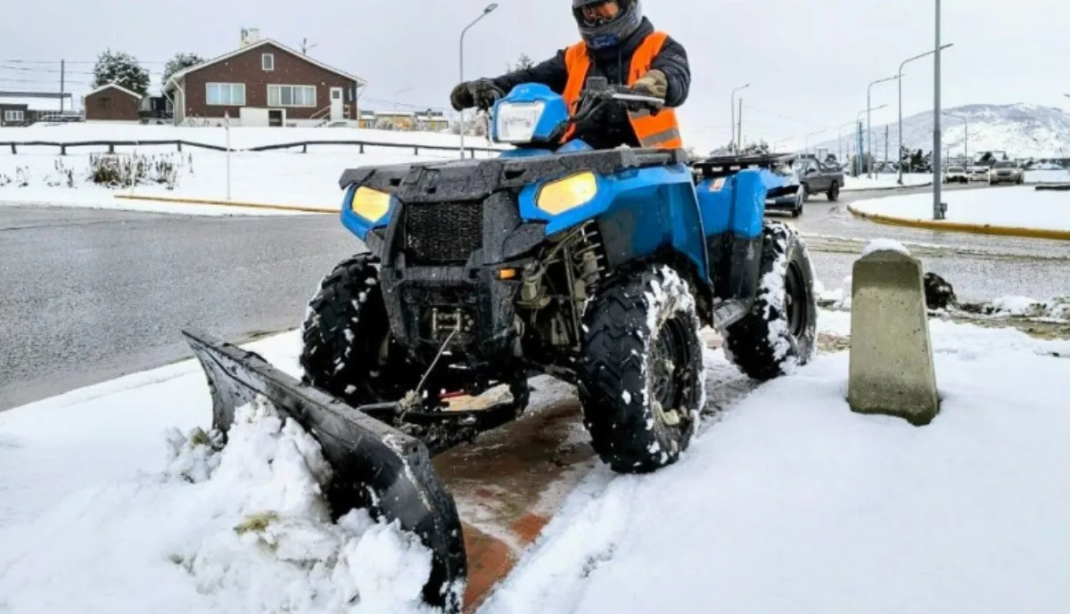 Ushuaia avanza con nuevas tareas de despeje y limpieza tras las nevadas