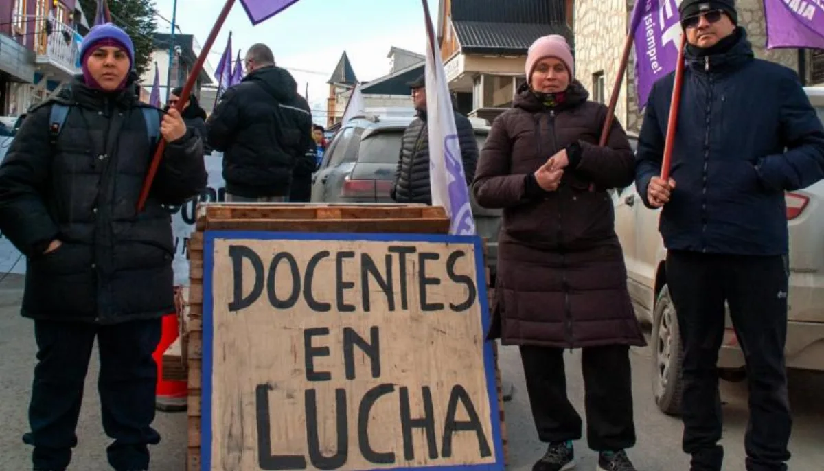 Docentes analizarán en las escuelas propuesta salarial del Gobierno para poner fin al conflicto
