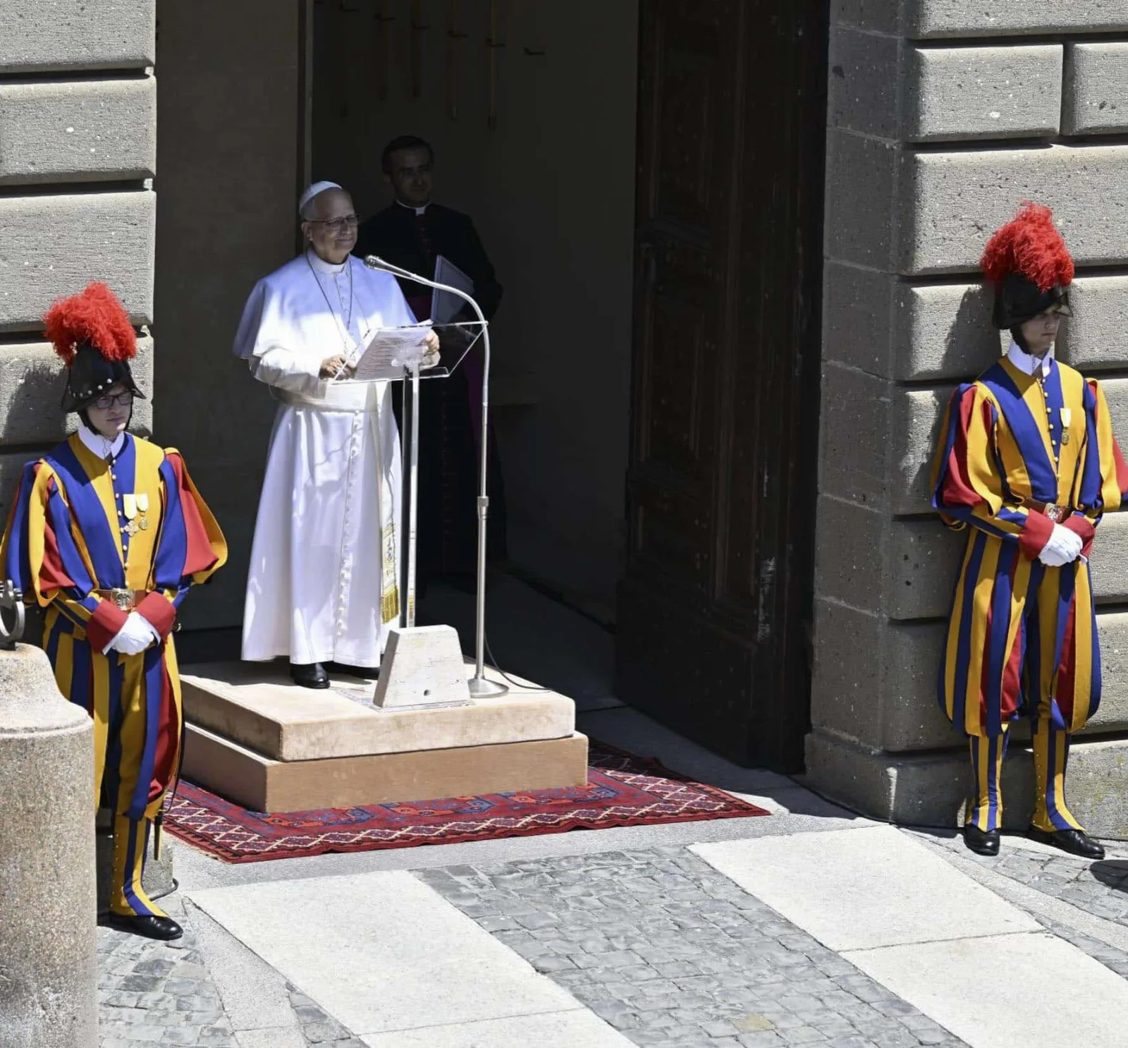 El papa León XIV pidió el cese inmediato de ataques a civiles en Ucrania y Rusia