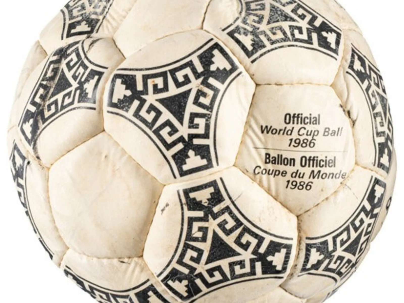 La pelota de la Mano de Dios se vendió por US$ 3,35 millones pero no alcanzó el récord de la camiseta de Maradona