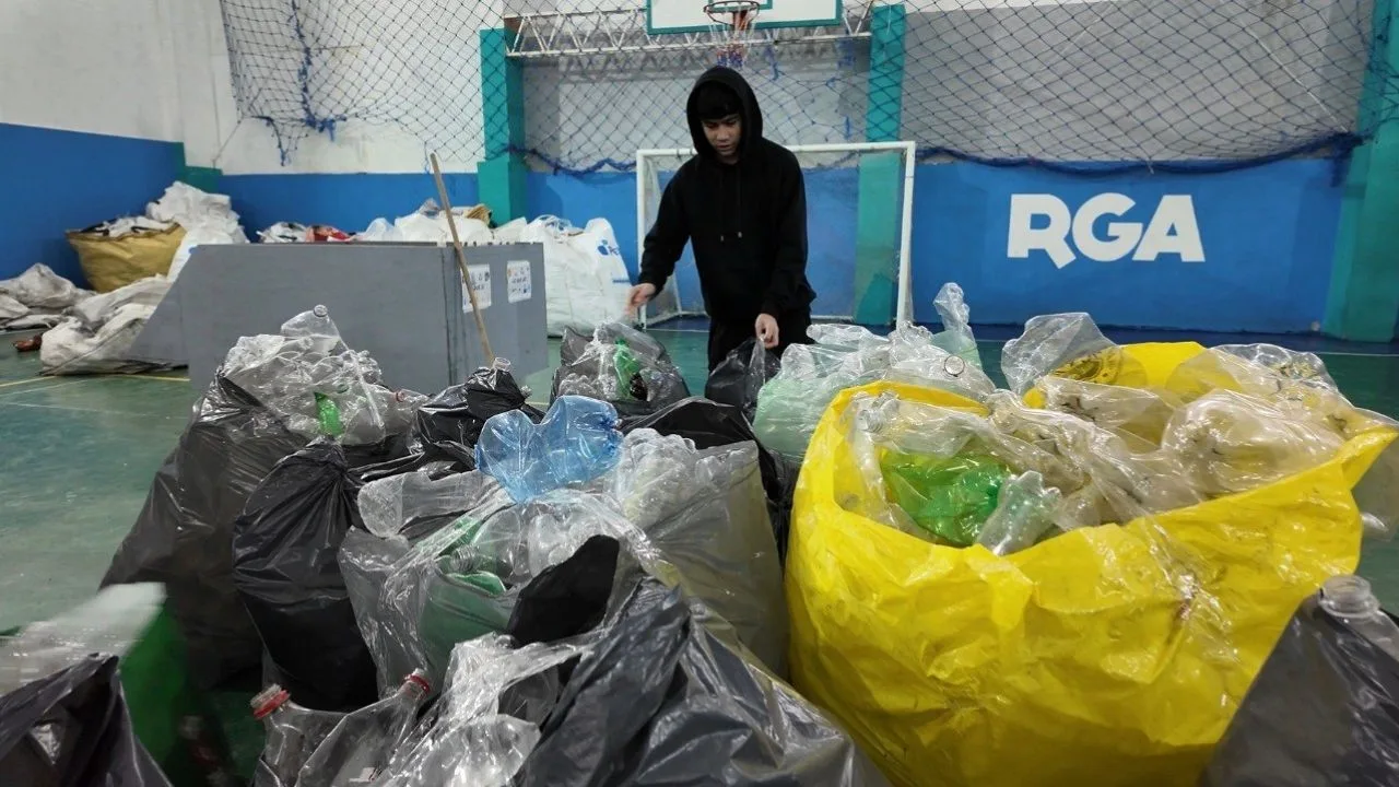 Estudiantes de Río Grande recolectaron más de 4.200 kilos de botellas PET en Reciclá y Ganá