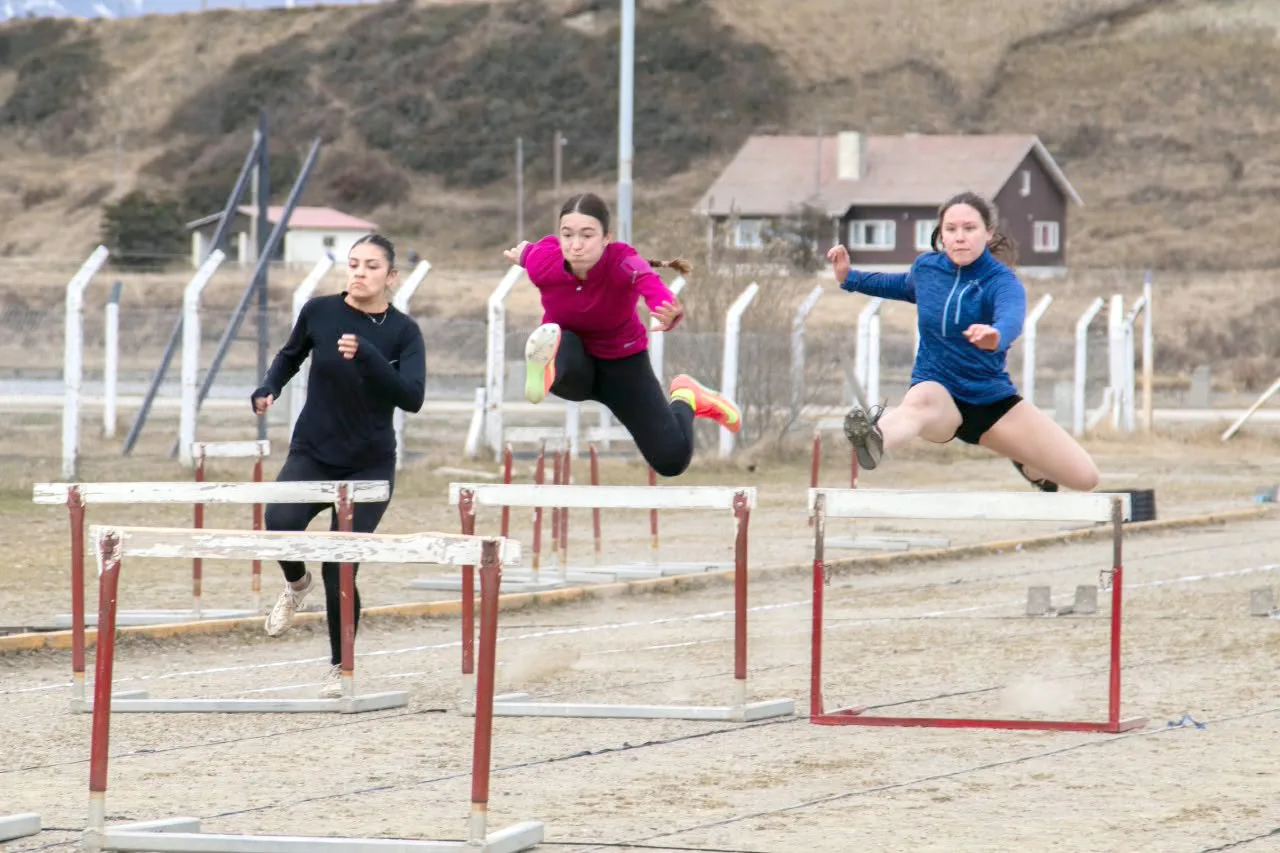 Finalizaron los Juegos Fueguinos de Atletismo 2026 con cierre en Ushuaia