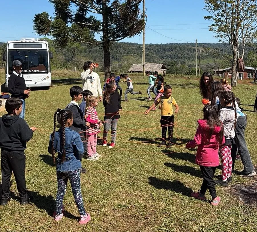 Guillermo Lobo y el Colectivo Saludable Sustentable visitaron escuela rural en Misiones