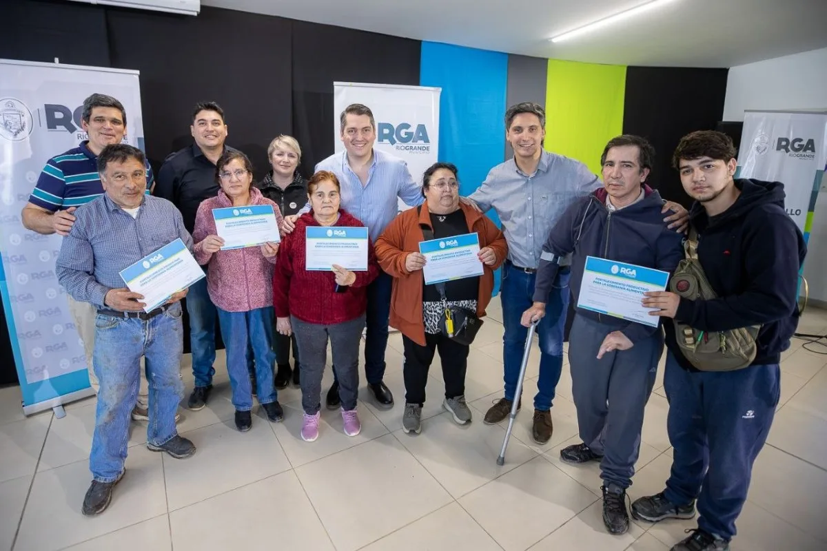 Martín Perez entregó equipamiento para fortalecer el sector avícola en Río Grande