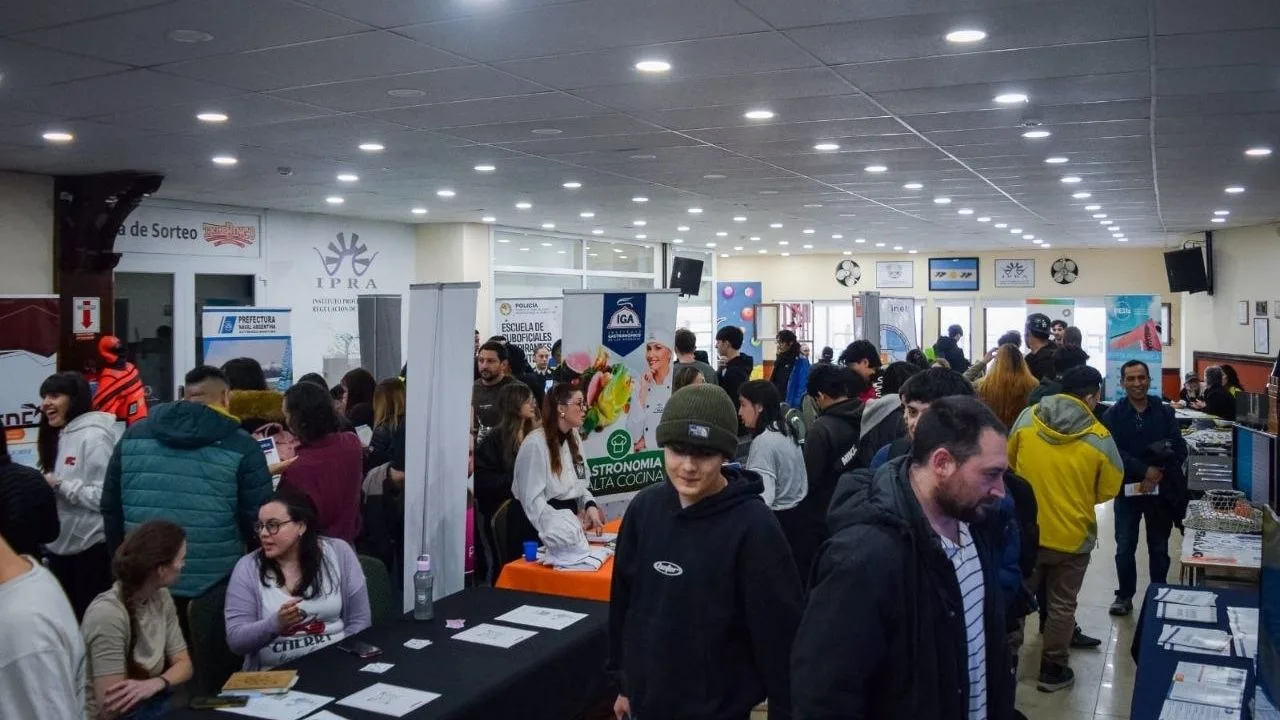Más de 20 instituciones participaron en la Expo Carreras y Oficios en Ushuaia