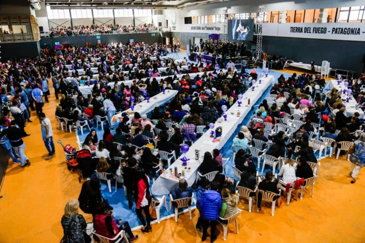 Mate bingo gratuito en Ushuaia: diversión, premios y apoyo a emprendedoras