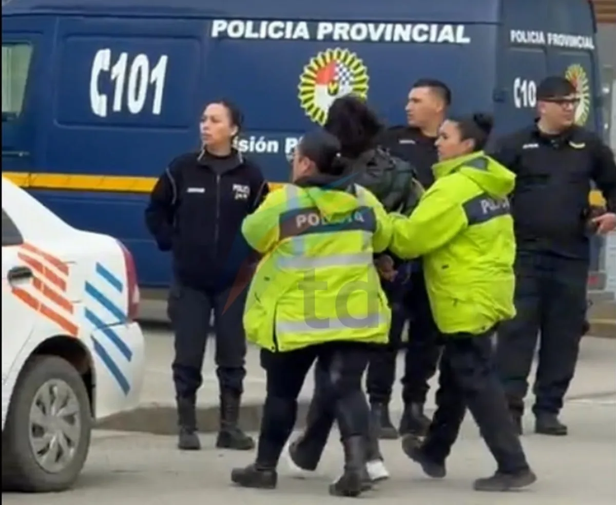 Mujer detenida tras atacar a su ex pareja en un puesto de chulengo en Río Grande