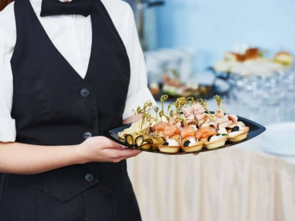 Mujeres en Marcha: abren inscripciones para curso gratuito de barista, camarera y servicios de eventos