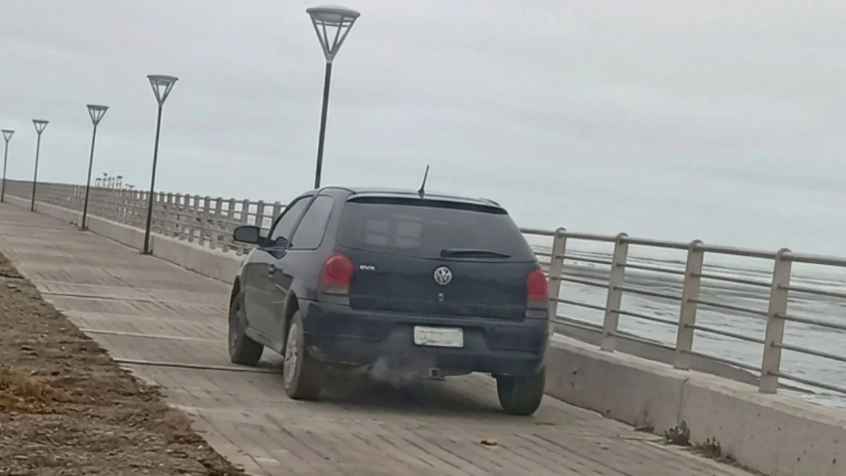 Municipio intervino por arrojo de escombros y vehículo en bicisenda de la Costanera