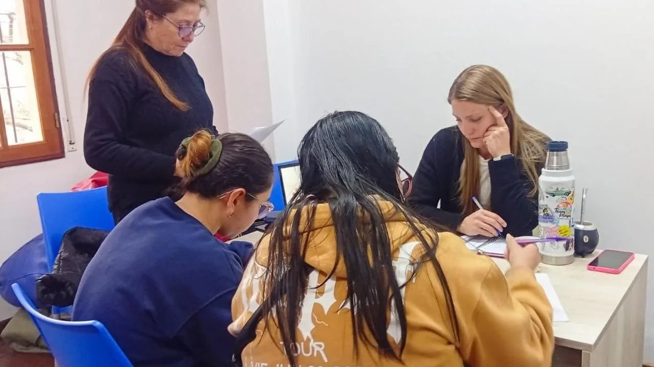 Río Grande acompaña a sus jóvenes en Córdoba con talleres para manejar la ansiedad ante exámenes