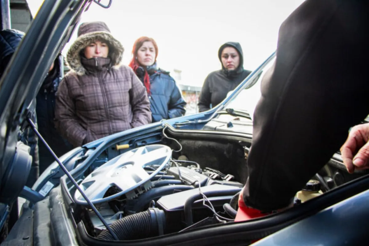 Río Grande: taller gratuito de mecánica básica del automotor para mujeres y diversidades