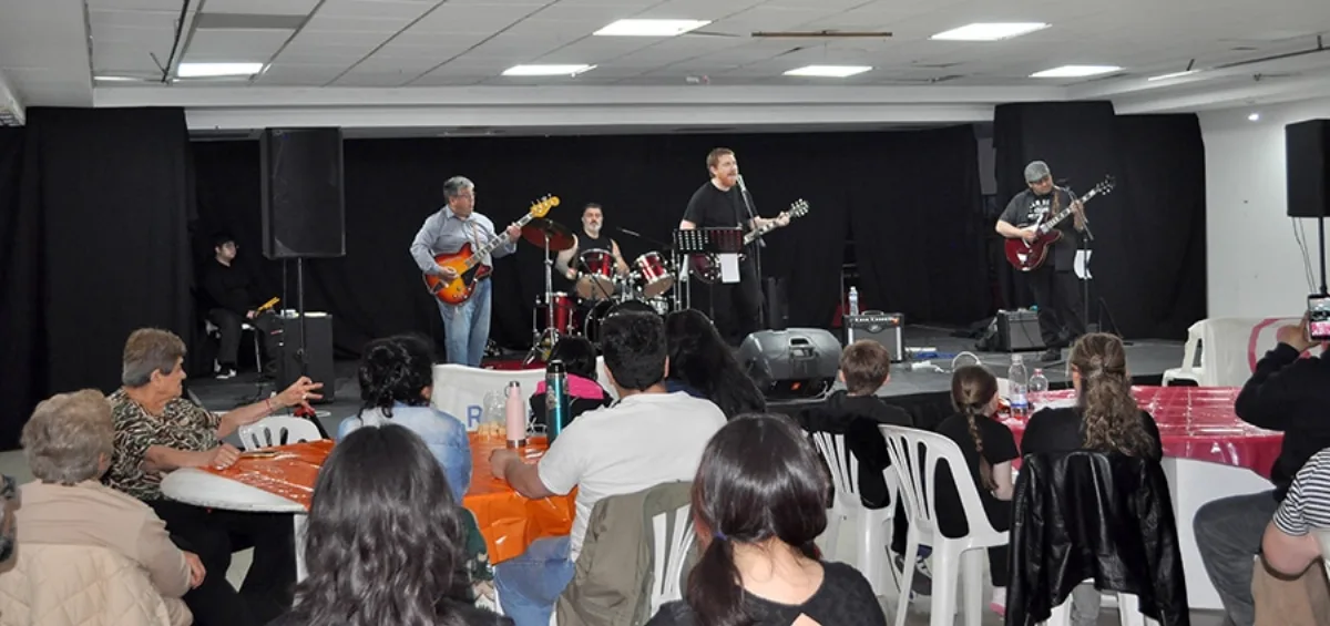 Rotary Club Isla Grande y Enrocke unieron fuerzas en un recital solidario en Río Grande