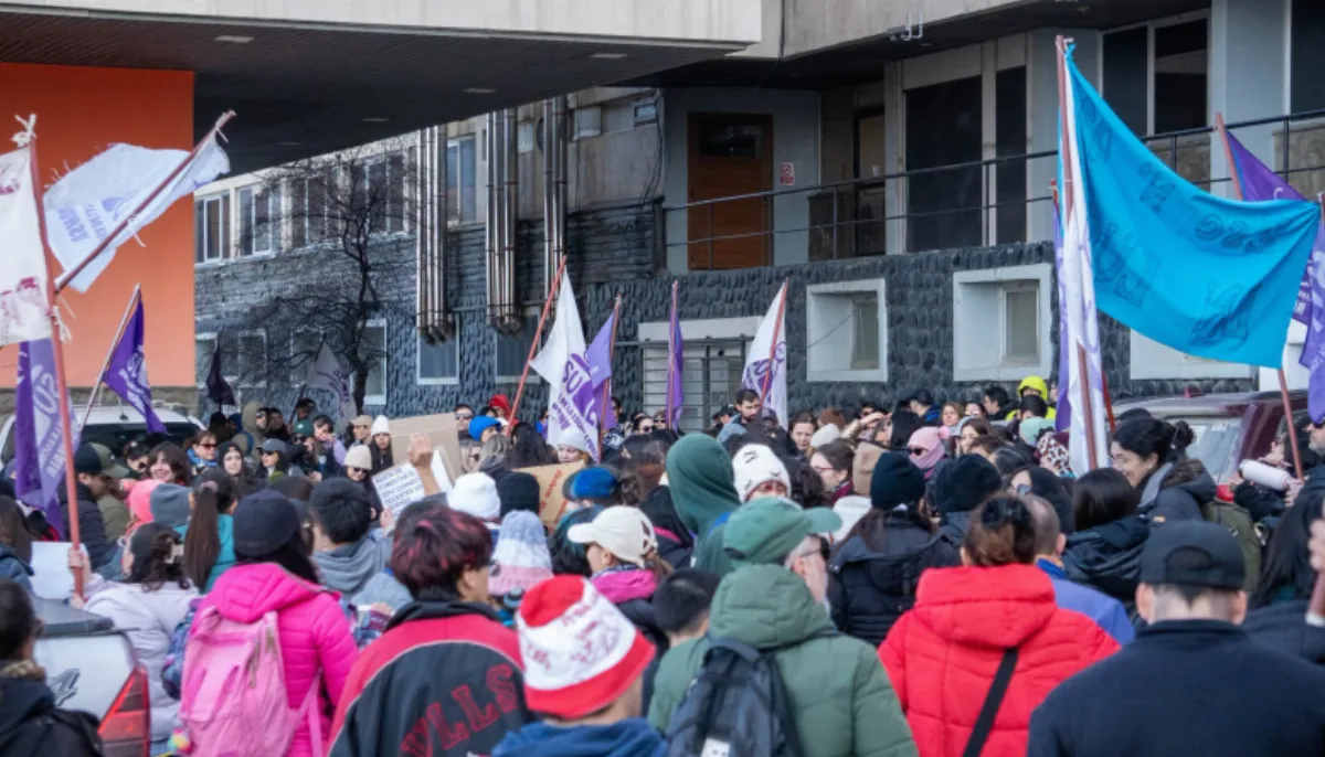SUTEF mantiene el paro docente y la paritaria quedó en cuarto intermedio hasta el martes