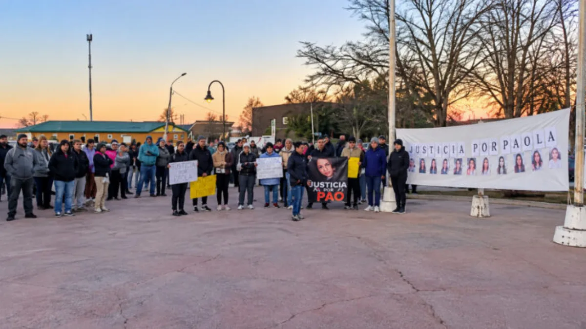 Familiares y vecinos de Tolhuin se movilizaron para pedir justicia por la muerte de Paola