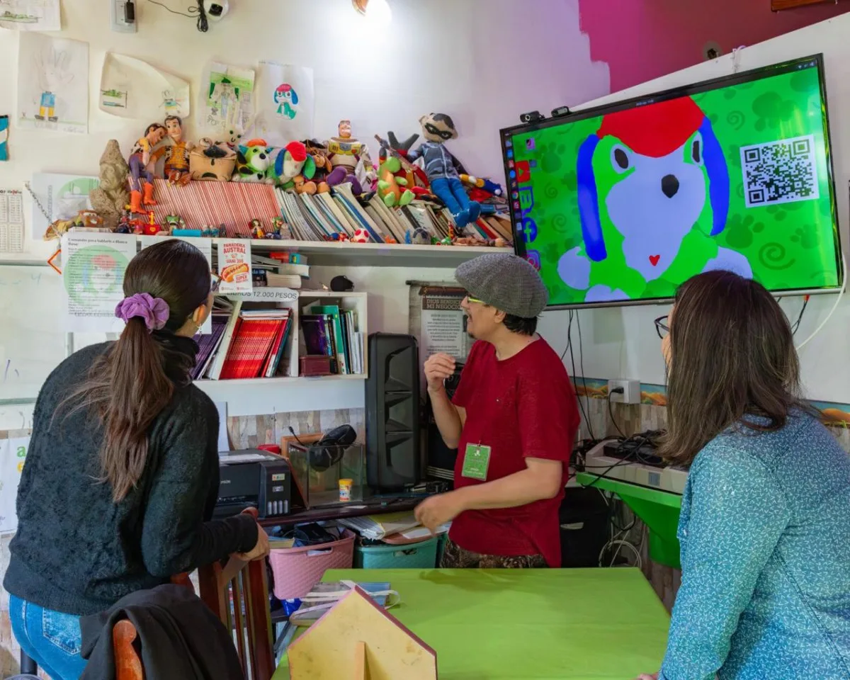Municipio de Río Grande visita emprendimiento educativo Top-Conquerors en barrio Austral