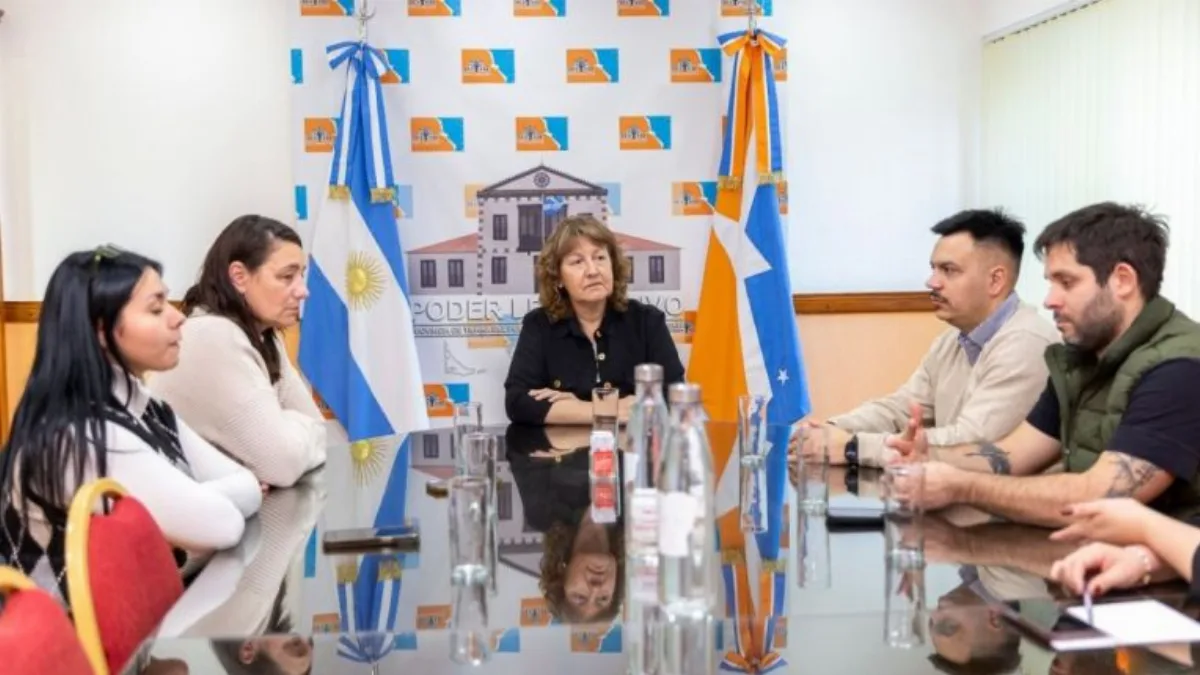 Urquiza recibió a la Federación Fueguina de Hockey y respaldó su normalización