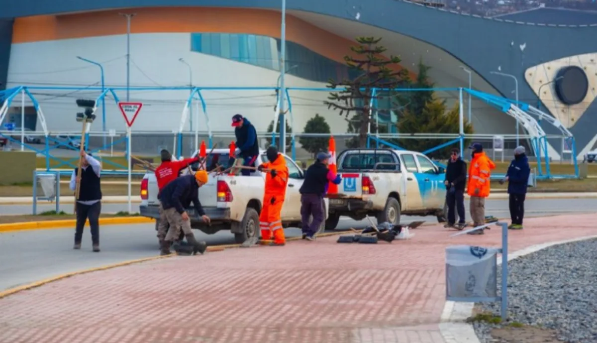 Continúan los trabajos de limpieza para mitigar el polvo en suspensión en Ushuaia